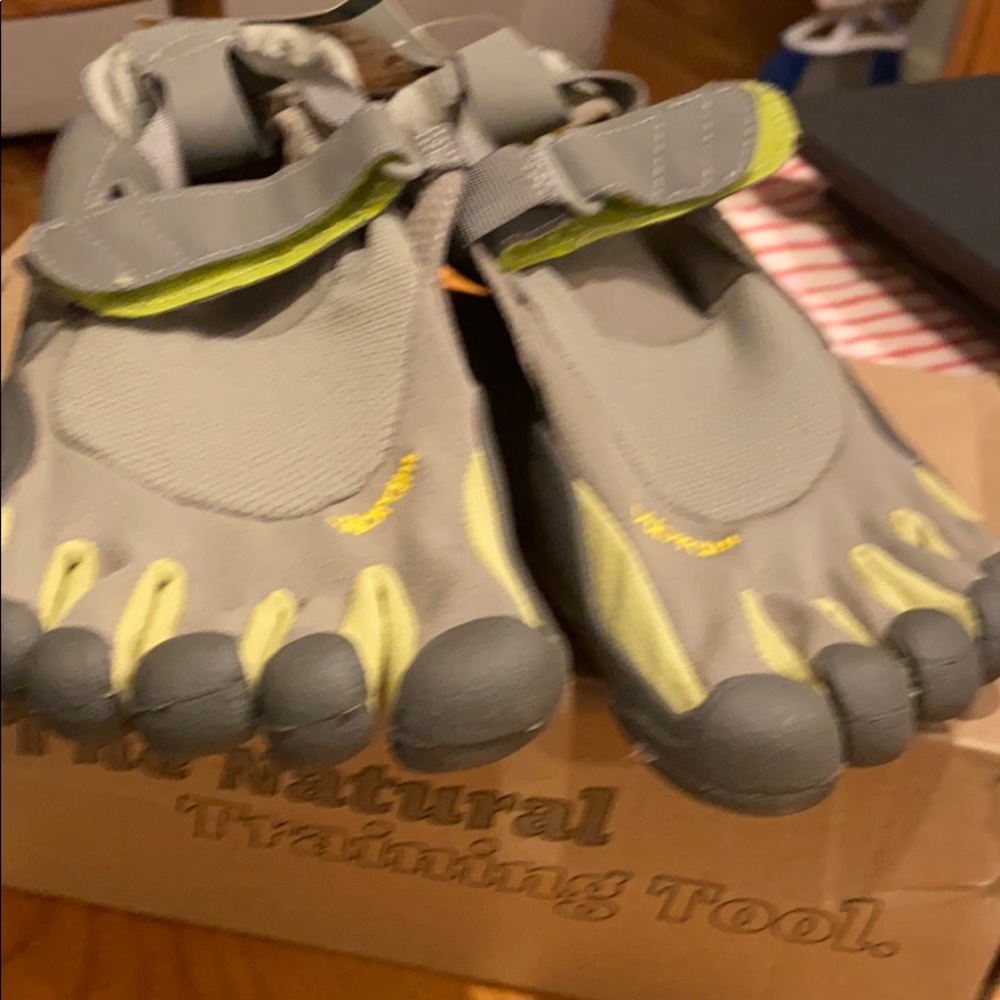 Vibram 5 fingers KSO Cross Trainer 7-7.5 NEW